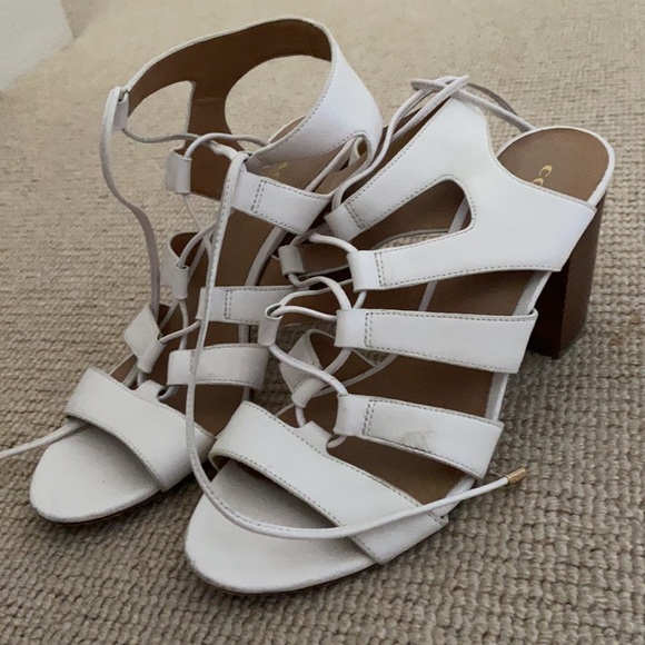 Coach - Picture 2 of 4